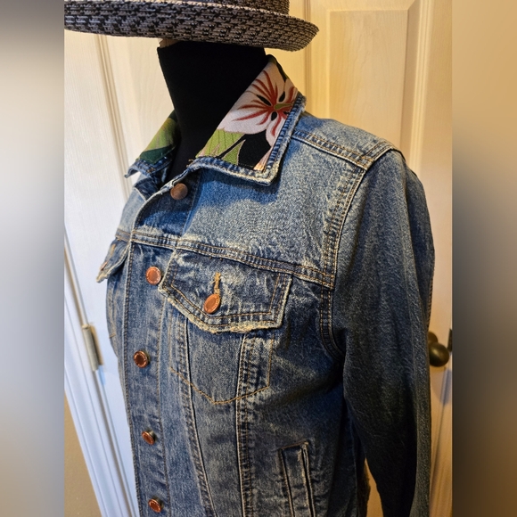 Upcycled "Heliconia" (lobster claws) Made w/♡ - Picture 4 of 5